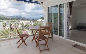 Sunny cottage, belle terrasse, proche et vue mer